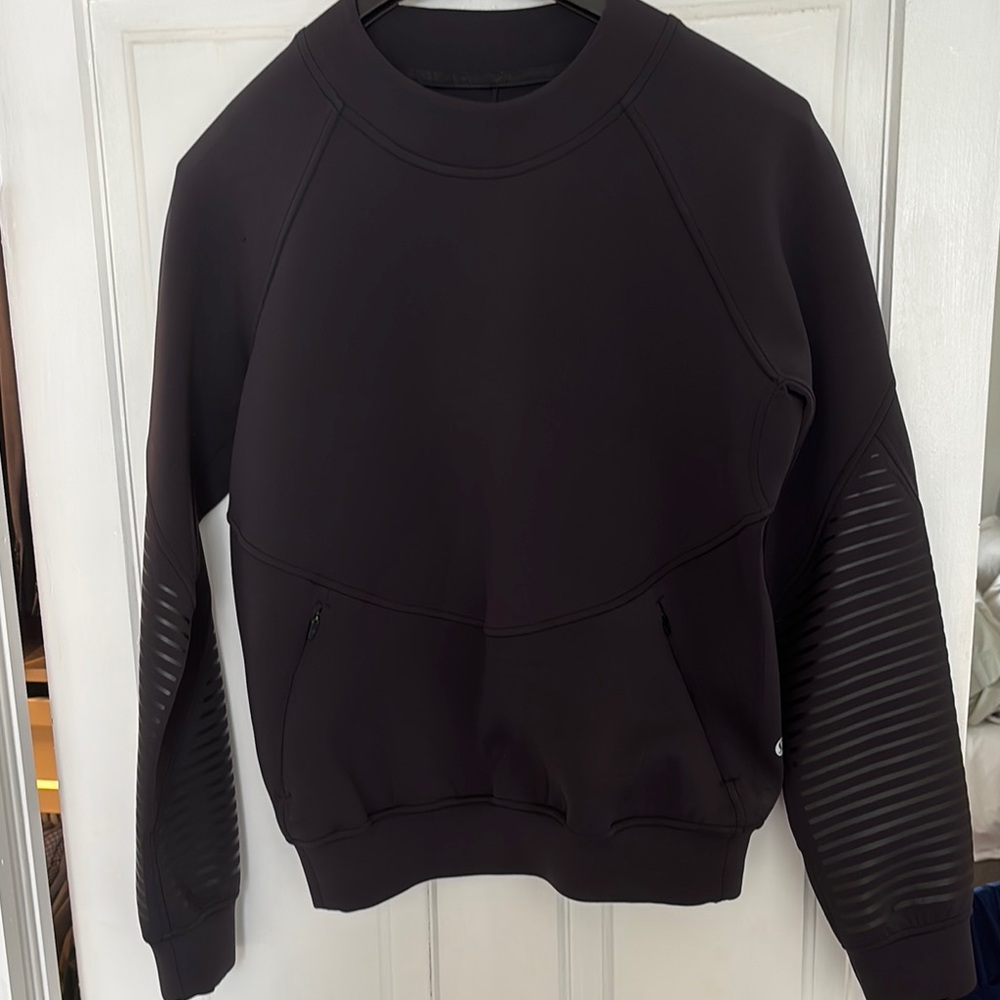 LULULEMON Black Crewneck Sweater with Ribbed Sleeves